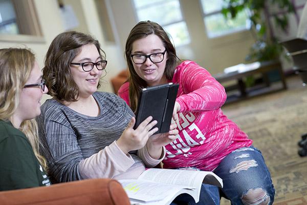 Students and tutors in the Learning Center